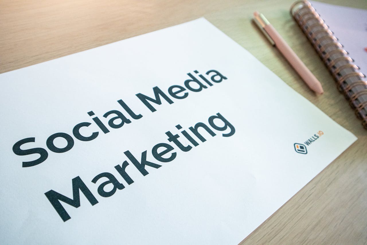 Close-up of a sheet of paper with the words "Social Media Marketing."